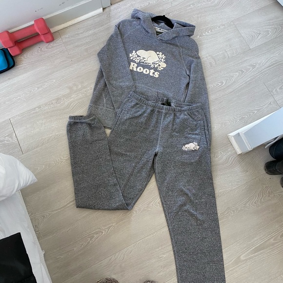 Grey roots sweatsuit - Picture 2 of 14